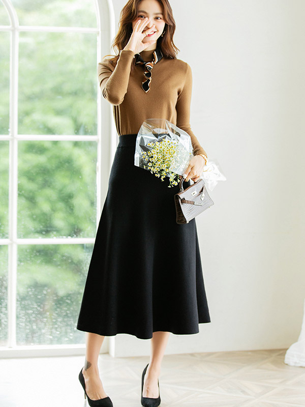 Black A-line Solid Knit Maxi Skirts