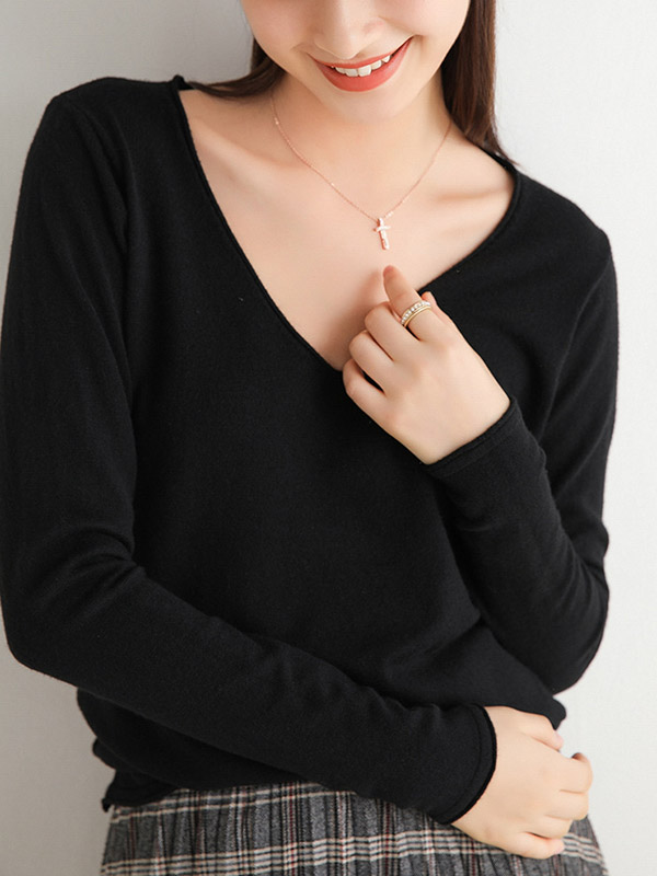 Black V-neck Slim Knit Sweaters