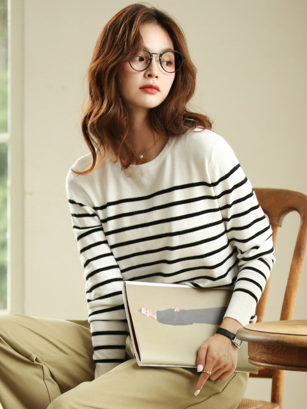 White Casual Striped Round Neck Knit Sweaters