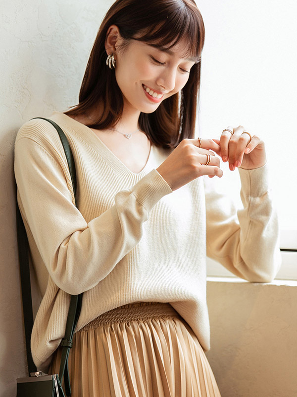 Apricot Temperament V-neck Bottoming Knitted Sweaters