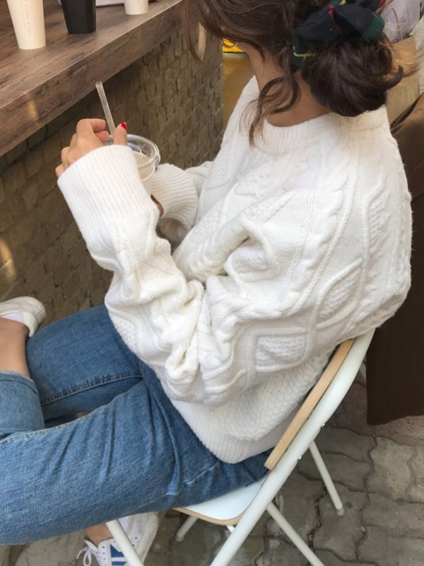 White Twist Loose Round Neck Long Sleeve Sweater