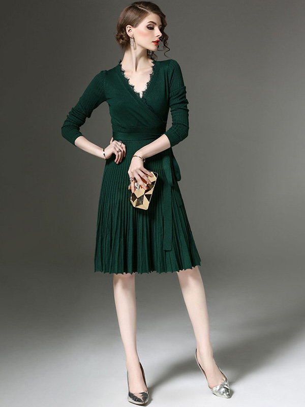 Green V Neck Tie Waist Pleated Knit Dress